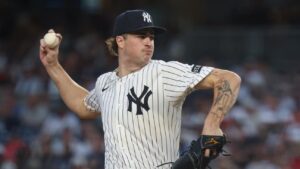Devin Williams wastes Yankees' strong pitching, defense with latest implosion in Friday's 10-inning loss to Astros