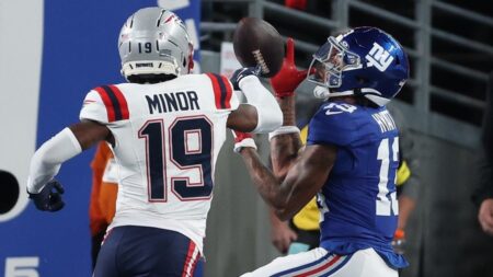 Giants finish undefeated preseason with 42-10 rout over Patriots