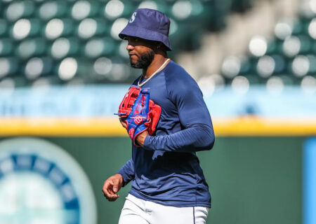 Mariners reinstate Victor Robles from IL, start him in right field while he appeals 10-game suspension