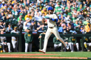 Mariners OF Víctor Robles launches bat at minor leaguer after being hit by pitch in rehab assignment