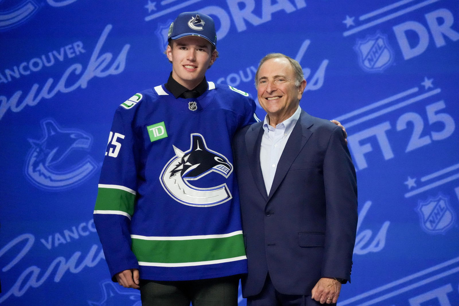 Braeden Cootes and Gary Bettman (Kirby Lee-Imagn Images)