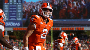 College football picks: Predictions against the spread, odds, betting lines for top 25 games in Week 1