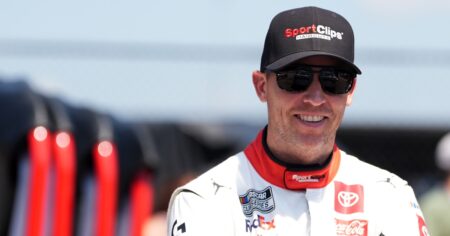 Denny Hamlin wins Darlington pole, full NASCAR qualifying results