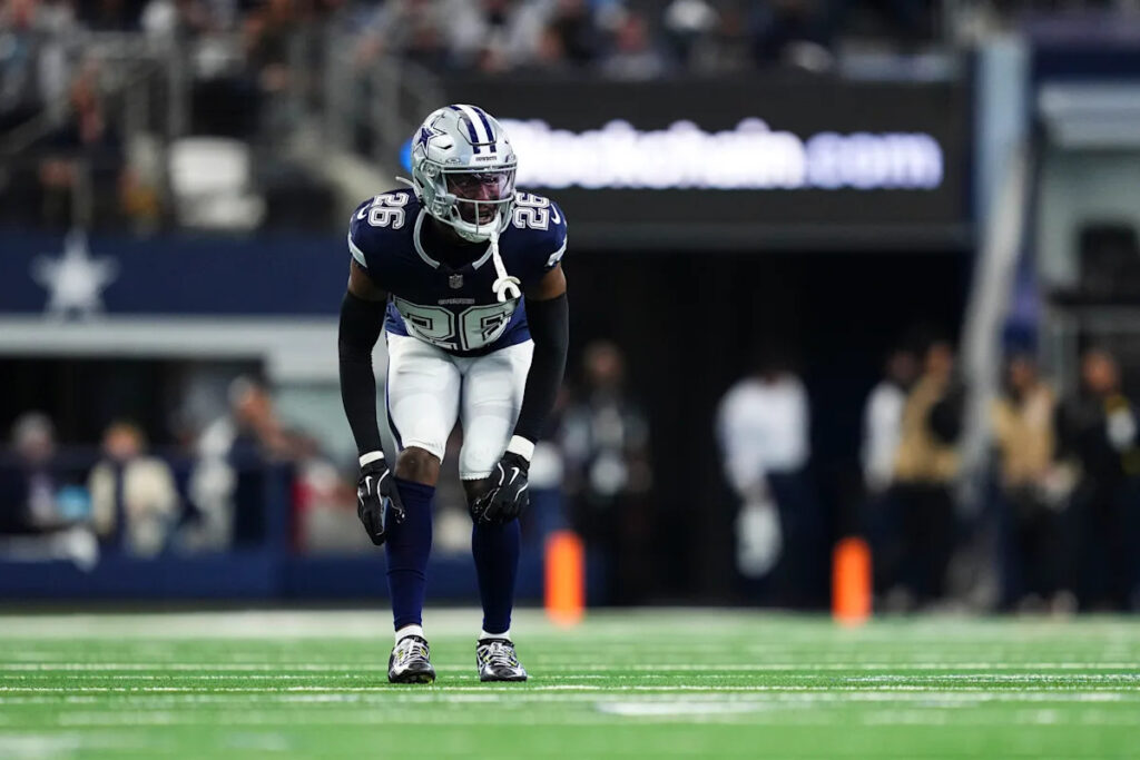 Cowboys sign cornerback DaRon Bland to 4-year,  million extension, 2 years after setting pick-6 record