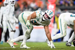 Dolphins reach extension with DT Zach Sieler, make him their highest-paid defensive player