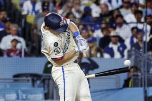 Dodgers capitalize on Padres’ sloppiness to retake sole possession of first place