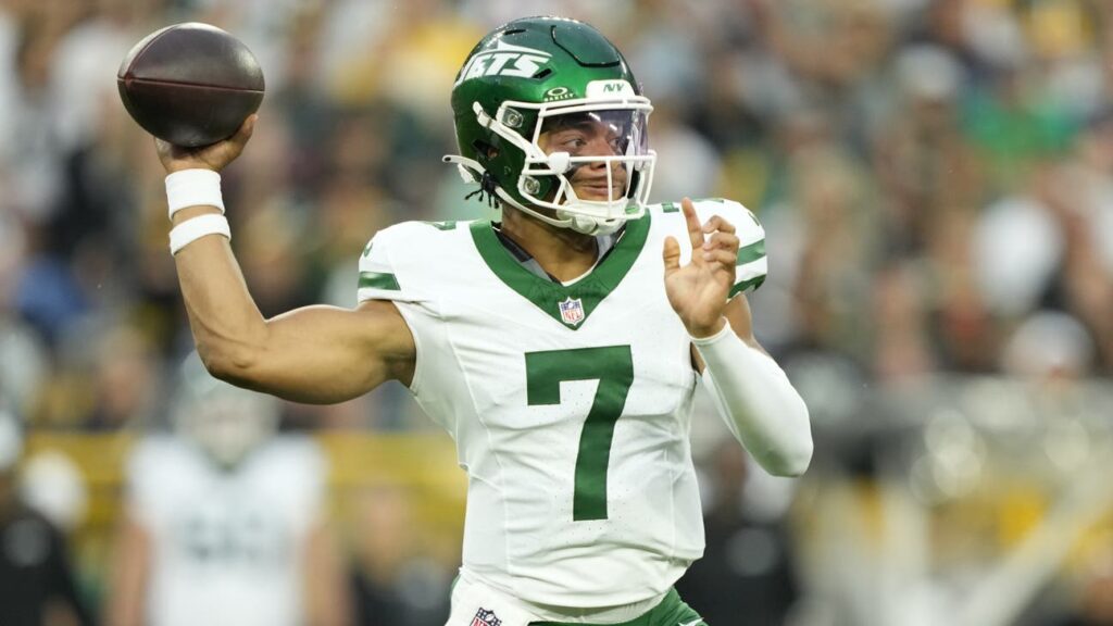 Justin Fields pleased with 'smooth operation' offense in Jets' preseason debut