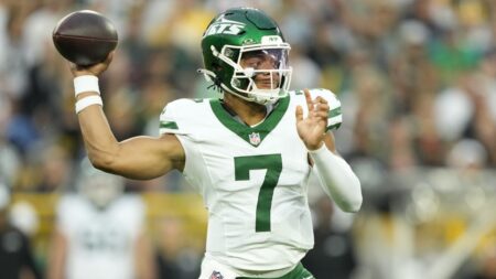 Justin Fields pleased with 'smooth operation' offense in Jets' preseason debut