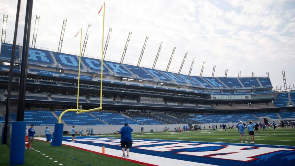 Kansas receives historic 0 million gift from alumnus David Booth for stadium project, athletic programs