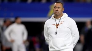 2025 College football win total picks, SEC futures bets: Top expert backing Texas, LSU to go over in 2025
