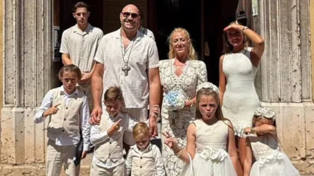 Tyson Fury marries Paris in France
