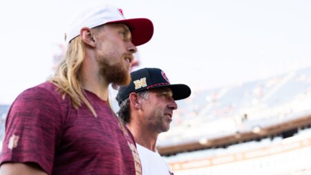 Kyle Shanahan on the George Kittle smelling-salts habit: “George will find a way”