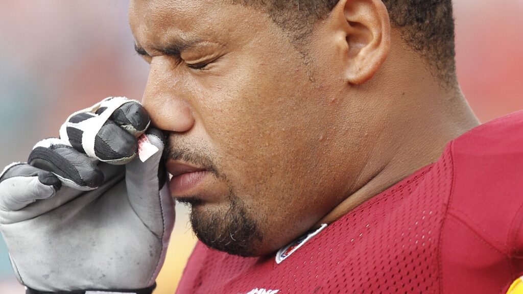 Report: NFLPA tells players they can still use smelling salts