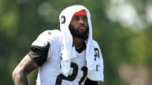 Reports: Denzel Ward leaves practice early with a shoulder injury