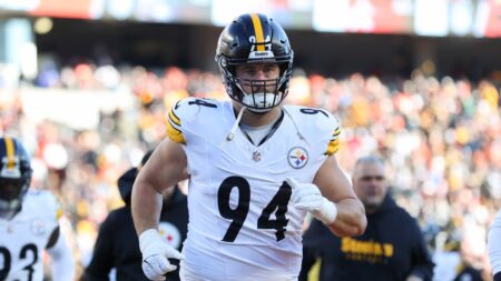Steelers put DL Dean Lowry on IR
