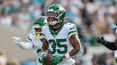Texans to sign Jalen Mills