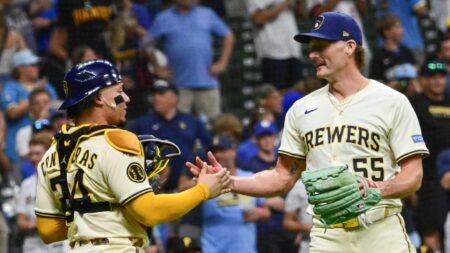 Brewers claim 10th straight game and become 1st team since 2019 with 2 double-digit win streaks