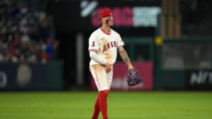 Angels turn triple play when Shohei Ohtani lines out to Zach Neto and 2 Dodgers are caught off base