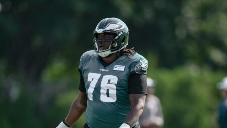 Eagles OL Kenyon Green carted off with an injury