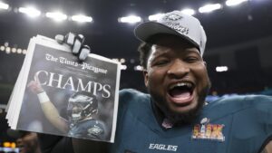 Eagles trade for tackle Fred Johnson