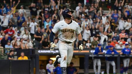 Collins homers off Diaz in the 9th inning to give MLB-best Brewers a 7-6 walk-off win over Mets