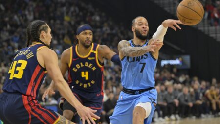 Amir Coffey signs with Milwaukee Bucks on training camp deal