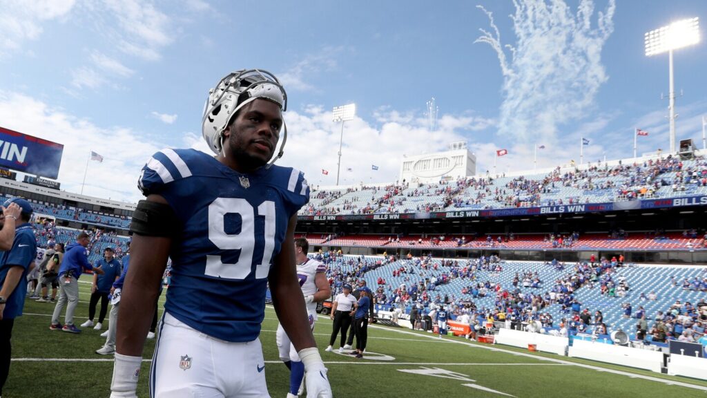 Browns sign DE Titus Leo