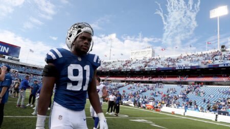Browns sign DE Titus Leo