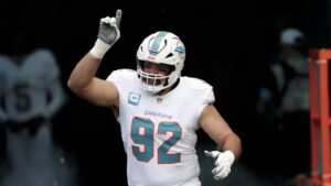 Dolphins, Zach Sieler agree to three-year extension