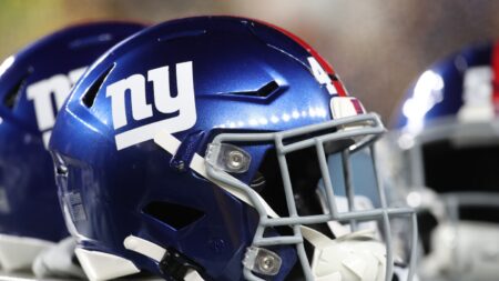 Giants sign LB K.J. Cloyd