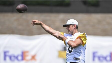 Mike Tomlin suggests Aaron Rodgers won’t play in the preseason