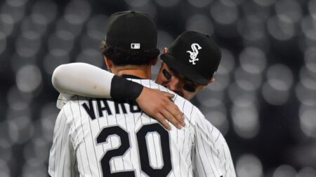 White Sox place INF Miguel Vargas on IL with oblique strain