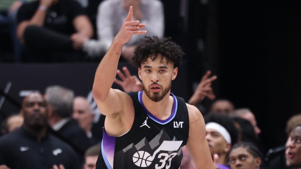 Wing Johnny Juzang agrees to join Minnesota Timberwolves on one-year deal