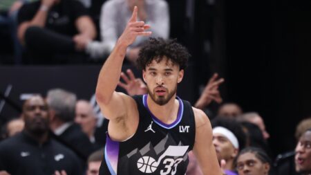 Wing Johnny Juzang agrees to join Minnesota Timberwolves on one-year deal