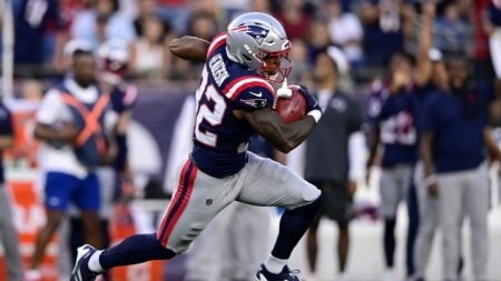 TreVeyon Henderson opens NFL career with 100-yd kickoff return touchdown