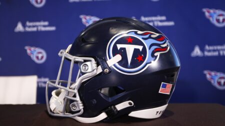 Titans sign OL Arlington Hambright, waive WR Ramel Keyton