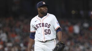 Astros reliever Neris intentionally balks to advance runner from second, then shouts at Red Sox