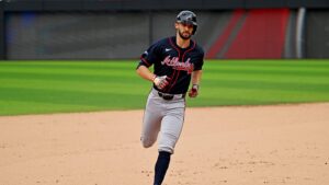 White goes deep twice as the Braves beat the Reds in rain-delayed MLB Speedway Classic at Bristol