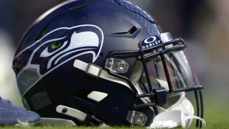 Seahawks sign DL Seth Coleman