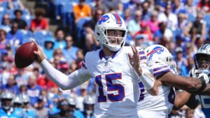 Falcons sign QB Ben DiNucci