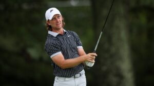 Tommy Fleetwood back in the mix, shares 36-hole lead with Russell Henley at Tour Championship