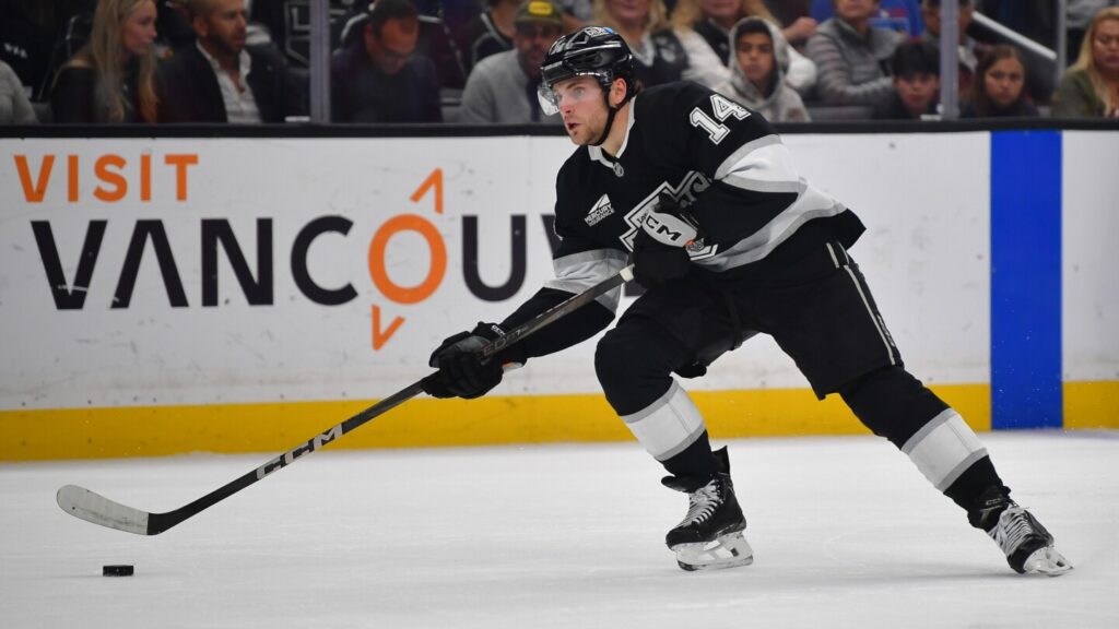 Alex Laferriere agrees to three-year, .3 million contract to stay with Kings