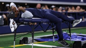 Micah Parsons sends a message on sideline of Cowboys’ preseason game