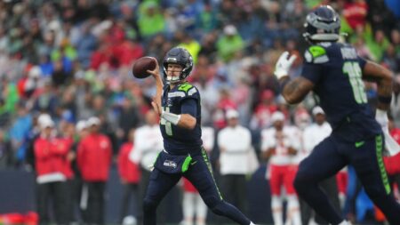Sam Darnold plays one series, completes all four passes