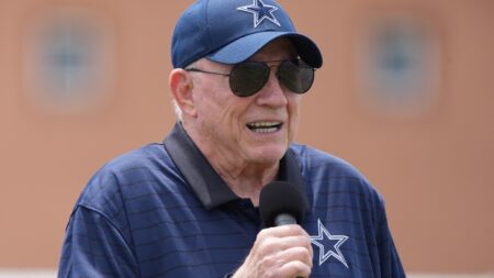 Jerry Jones on doing handshake deals: That’s how I bought the Cowboys