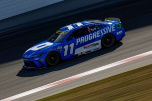 Denny Hamlin beats Kyle Larson to Gateway NASCAR Cup pole