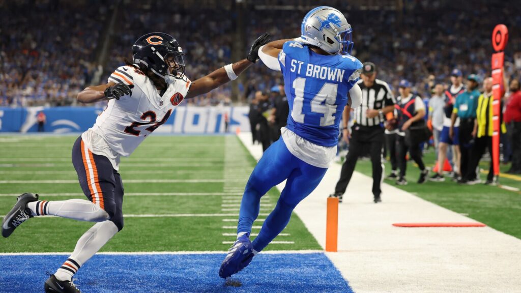 Amon-Ra St. Brown and the Lions blow out the Bears, 52-21