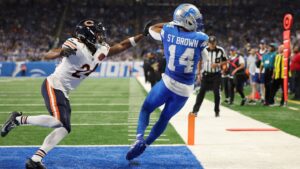 Amon-Ra St. Brown and the Lions blow out the Bears, 52-21