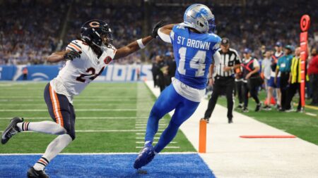Amon-Ra St. Brown and the Lions blow out the Bears, 52-21