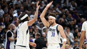 Klay Thompson, Mavs Reportedly Held Team-Bonding Camp, Anthony Davis Hosted Dinner